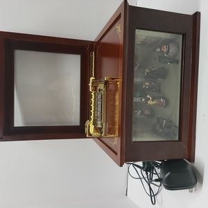 Mr Chirstmas dancing music box  7×10 in